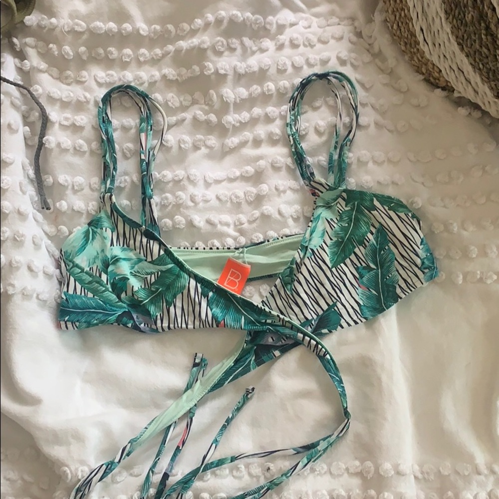 Wrap around billabong bikini top